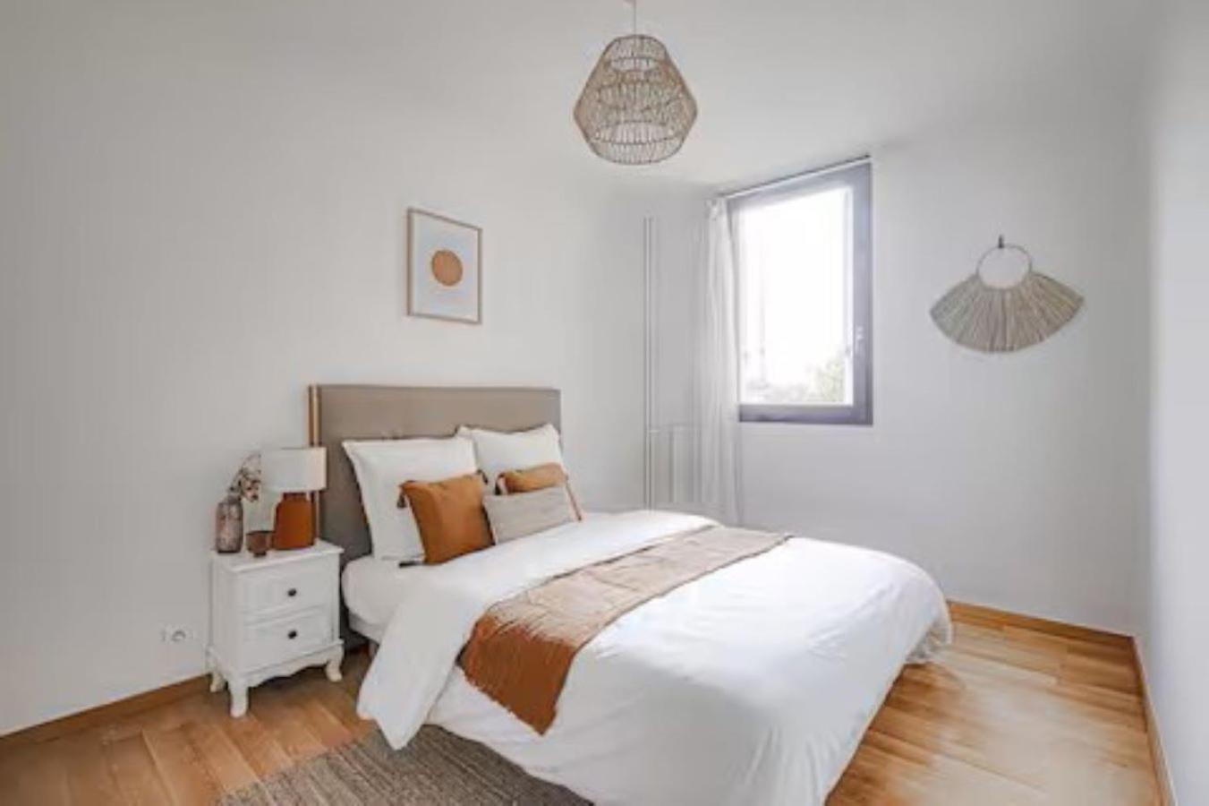 Coeur De Ville - Au Pied Du Metro - 3 Chambres Bobigny Ngoại thất bức ảnh